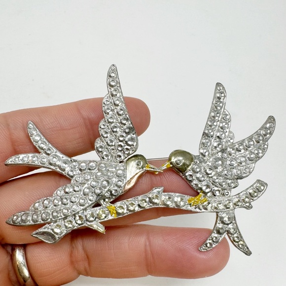 Vintage 1941 Hello Brilliant Stamped Pot Metal Two Birds Brooch - Picture 2 of 9